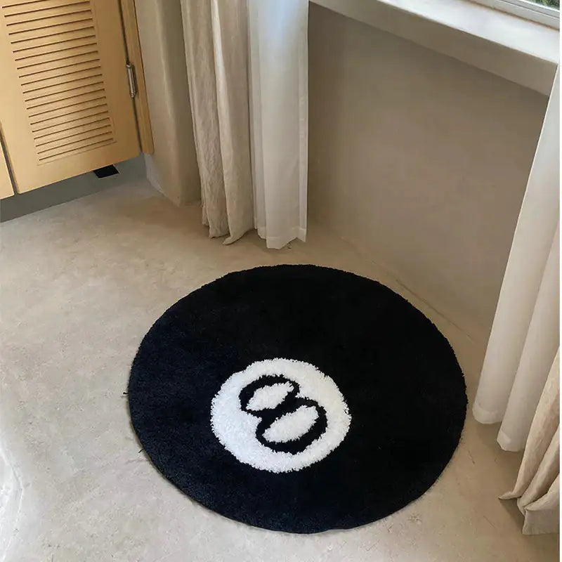 a black and white rug with a letter e on it