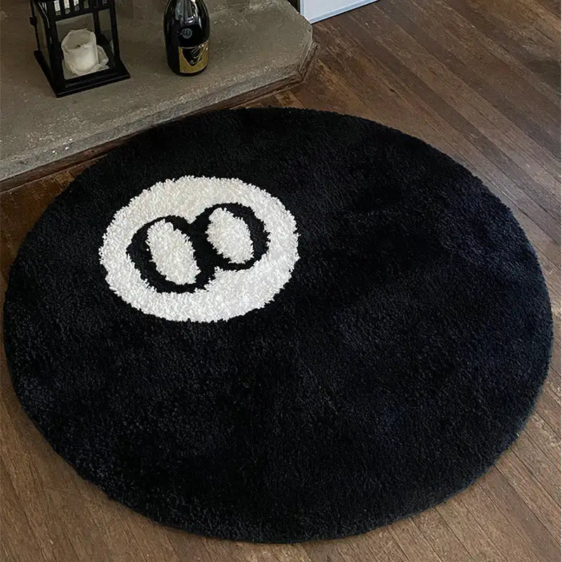 a black and white rug with the letter o on it